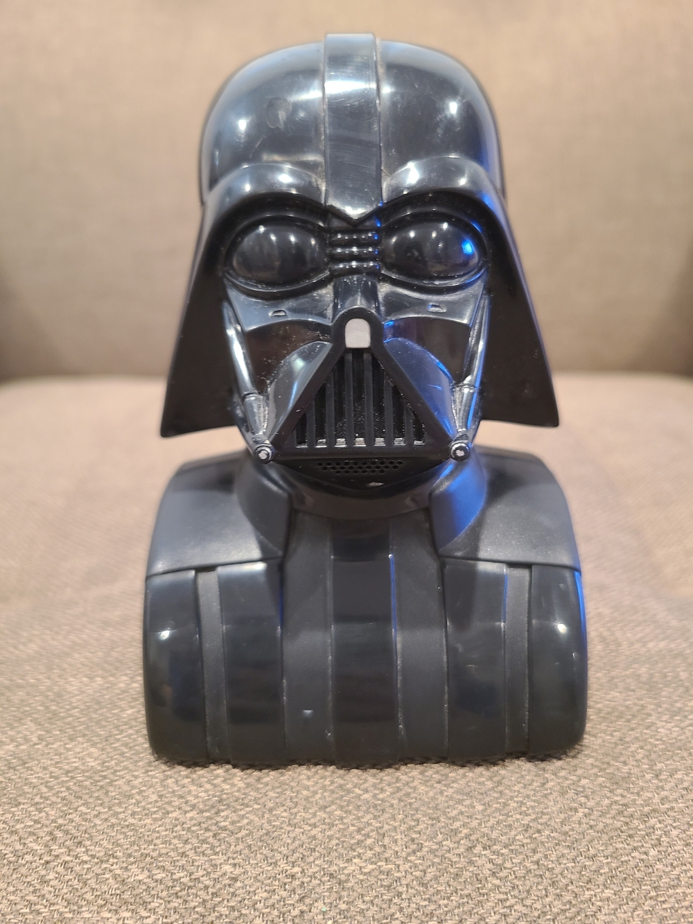 Vintage 1997 Tiger Electronics Star Wars Darth Vader Voice Changer toy